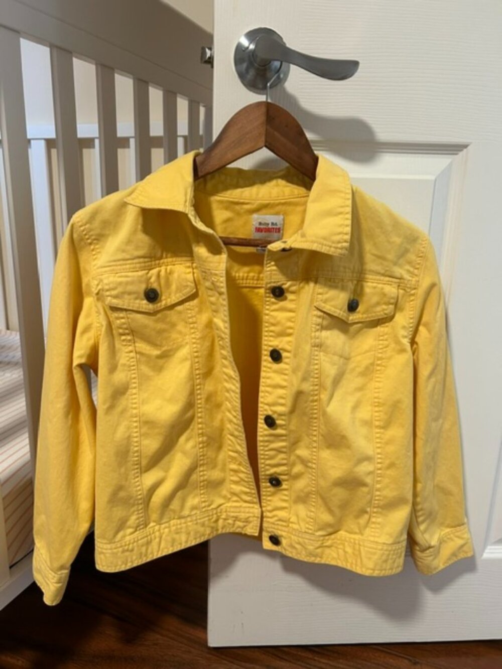 Yellow stretchy denim jacket in size 8 with 3/4 length sleeves